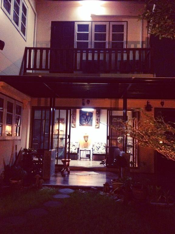 Mon Lodge & Yoga Donmueang Bangkok Eksteriør billede