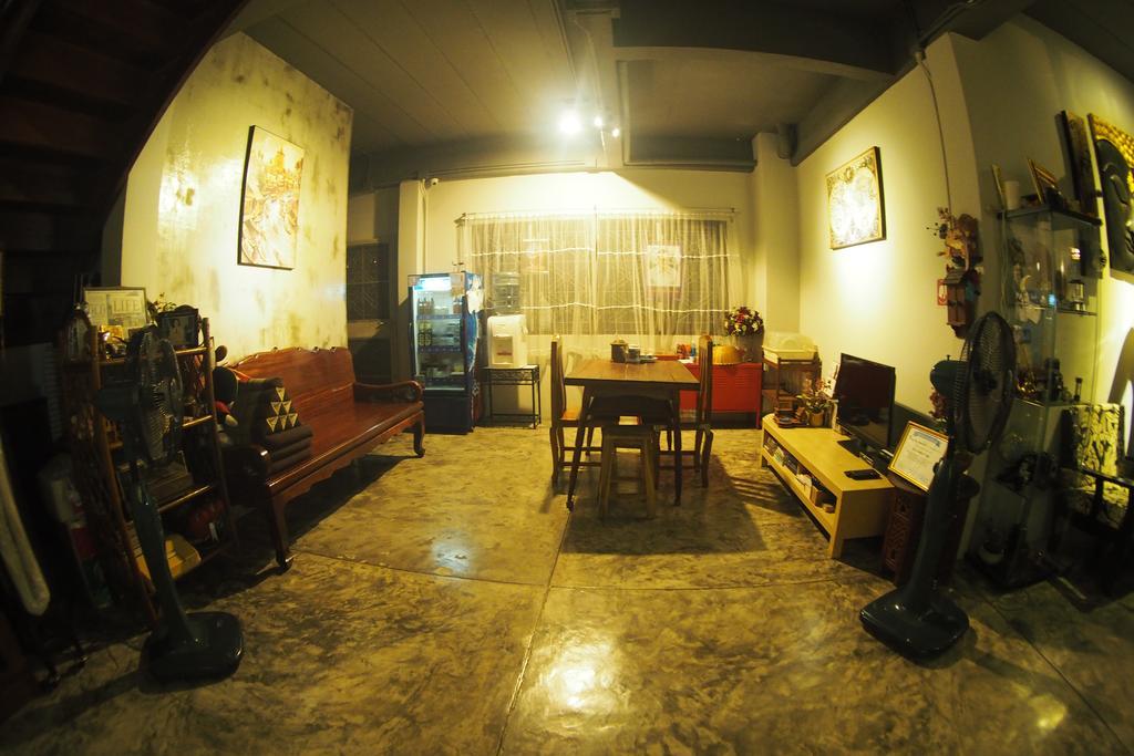 Mon Lodge & Yoga Donmueang Bangkok Eksteriør billede