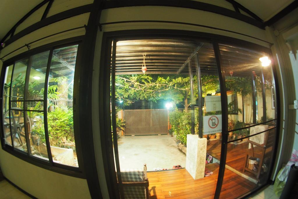 Mon Lodge & Yoga Donmueang Bangkok Eksteriør billede