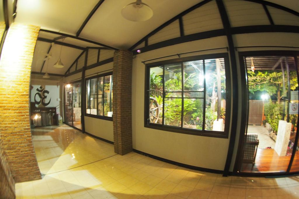 Mon Lodge & Yoga Donmueang Bangkok Eksteriør billede