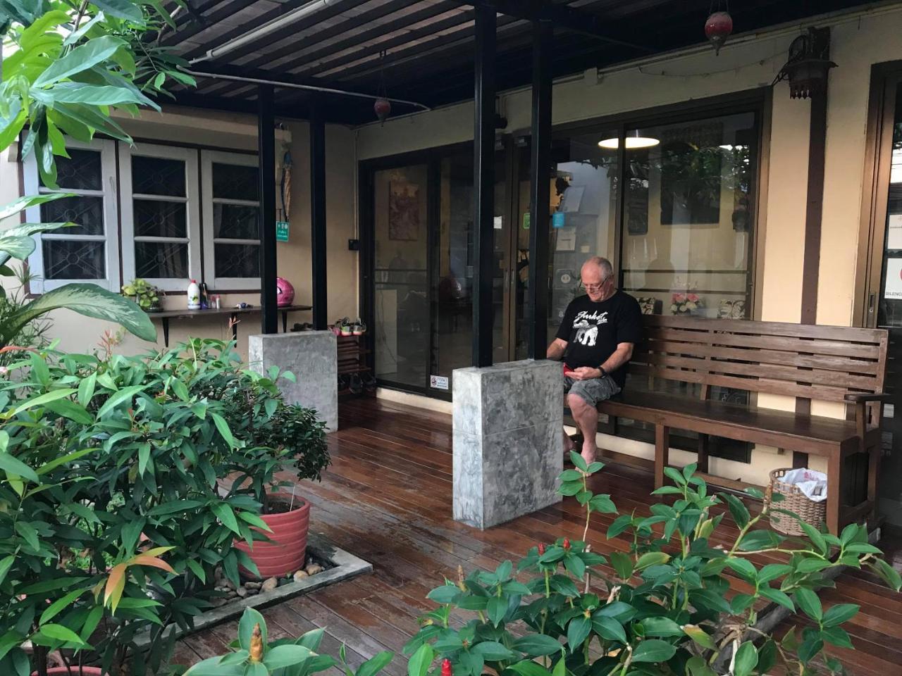 Mon Lodge & Yoga Donmueang Bangkok Eksteriør billede