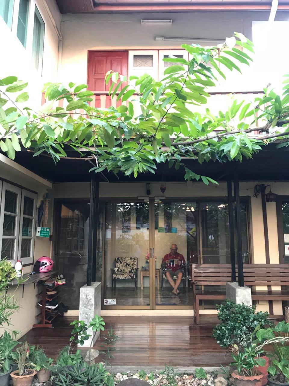 Mon Lodge & Yoga Donmueang Bangkok Eksteriør billede